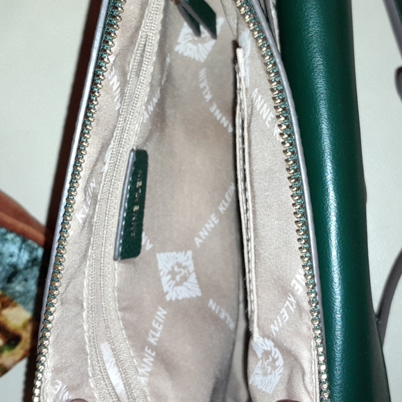 🌺ANNE KLEIN HUNTER GREEN Crossbody with REMOVABLE SMALLER PURSE - Picture 11 of 13